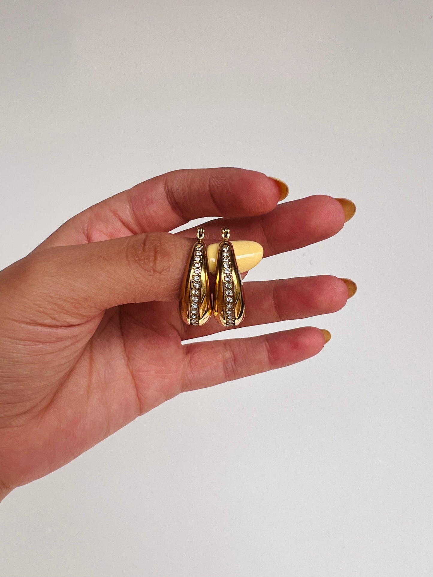 Lustre Hoops