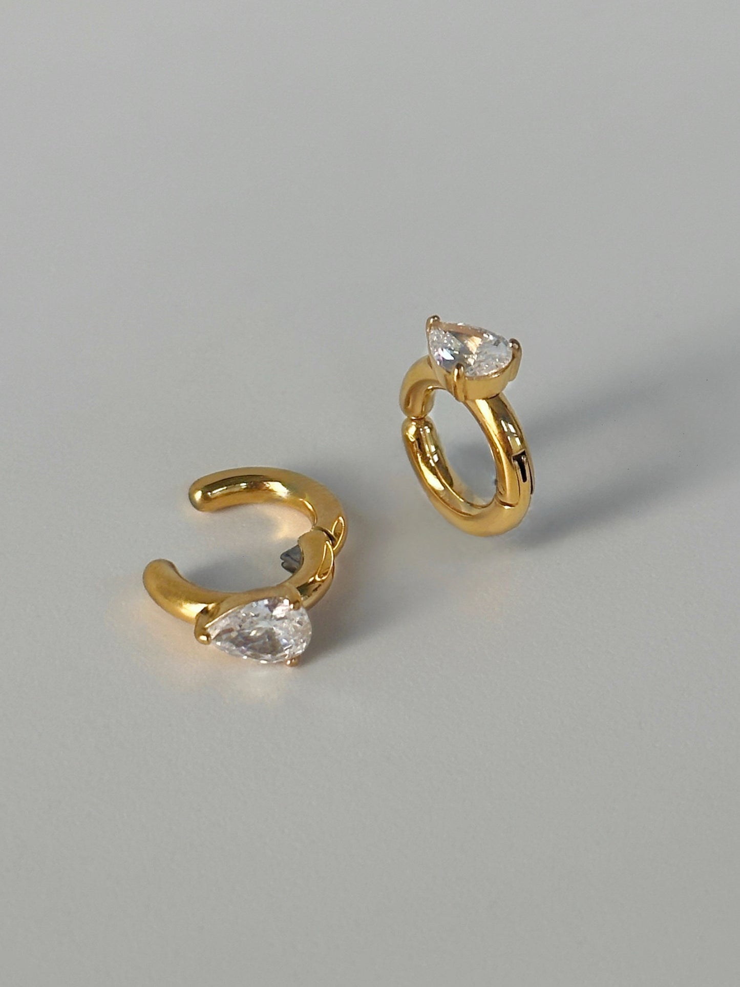 18k gold-plated white stone ear cuff with elegant detailing — anti-tarnish, waterproof, hypoallergenic no-piercing.