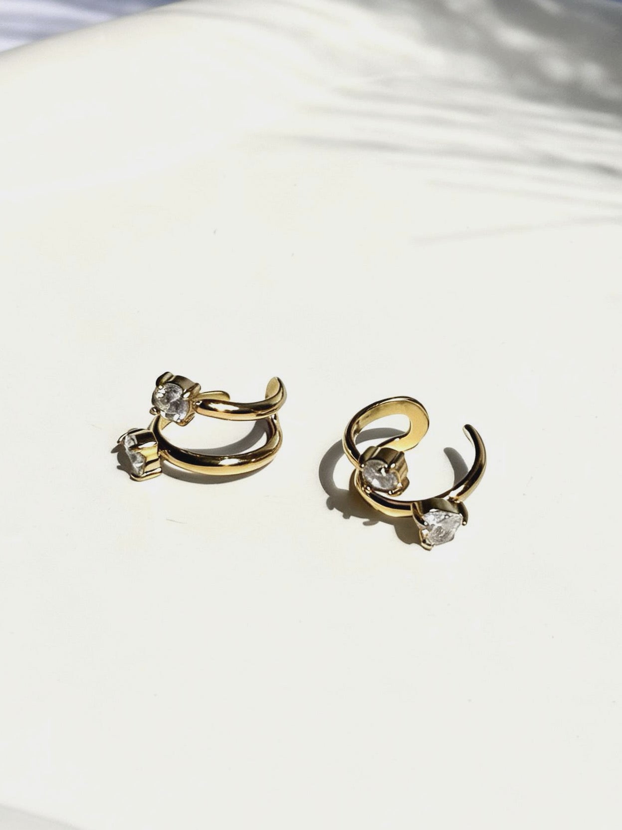 Close-up of gold-plated wave stone ear cuff — sleek single-piece cuff for everyday and festive ear stacks.