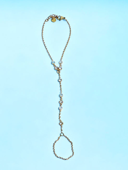 18k gold-plated Emily necklace — minimal anti-tarnish, waterproof, hypoallergenic everyday necklace for layering and statement styling.
