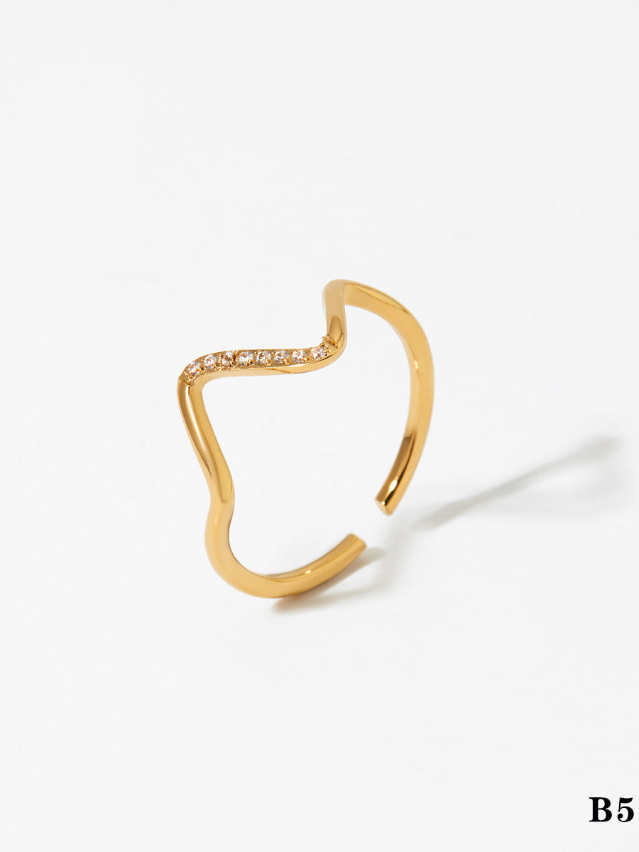 18k gold-plated wave ring — minimal sleek hypoallergenic ring, anti-tarnish and waterproof for everyday and office wear.