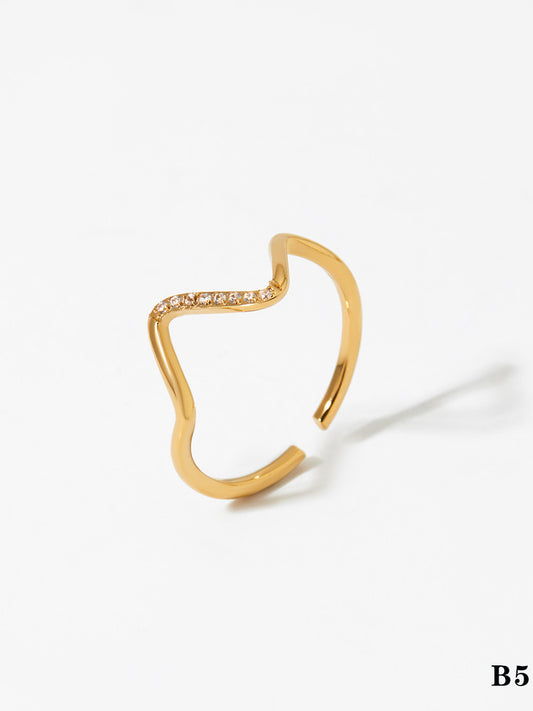 18k gold-plated wave ring — minimal sleek hypoallergenic ring, anti-tarnish and waterproof for everyday and office wear.