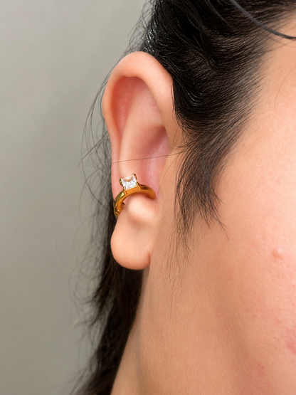 18k gold-plated Sana ear cuff — anti-tarnish, waterproof, hypoallergenic, lightweight no-piercing single-piece cuff for everyday and festive looks.