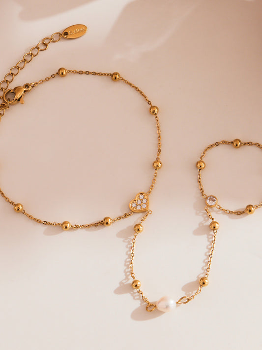18k gold-plated heart hand-chain bracelet — romantic durable anti-tarnish, waterproof bracelet for everyday and evening wear.