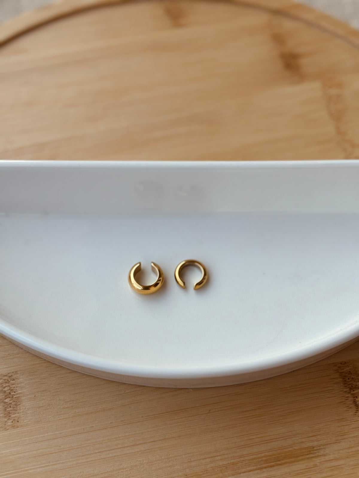 18k gold-plated classic ear cuff — anti-tarnish, waterproof, lightweight no-piercing single-piece cuff for stacks.