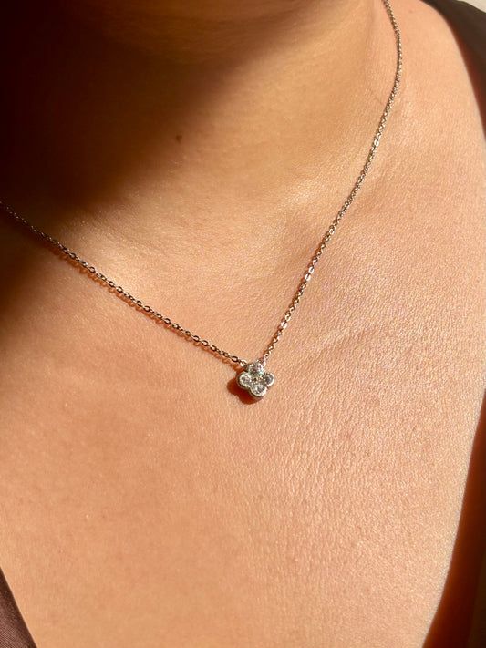 925 sterling silver Clover moissanite pendant necklace — elegant clover-shape diamond-alternative pendant, anti-tarnish and waterproof for evening looks.