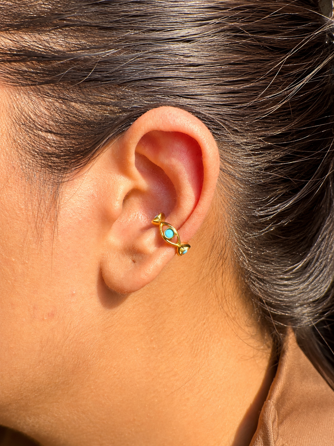 Sleek gold-plated Aria ear cuff — minimal no-piercing single-piece cuff styled for everyday and evening ear stacks.