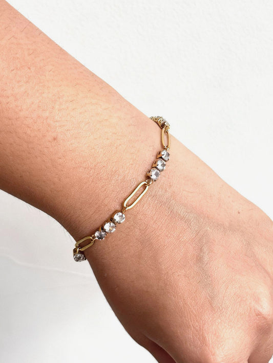 18k gold-plated Villa layered necklace — minimal sleek layerable necklace, anti-tarnish and waterproof for everyday and casual wear.
