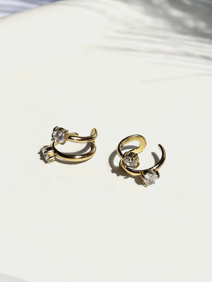 Close-up of gold-plated wave stone ear cuff — sleek single-piece cuff for everyday and festive ear stacks.