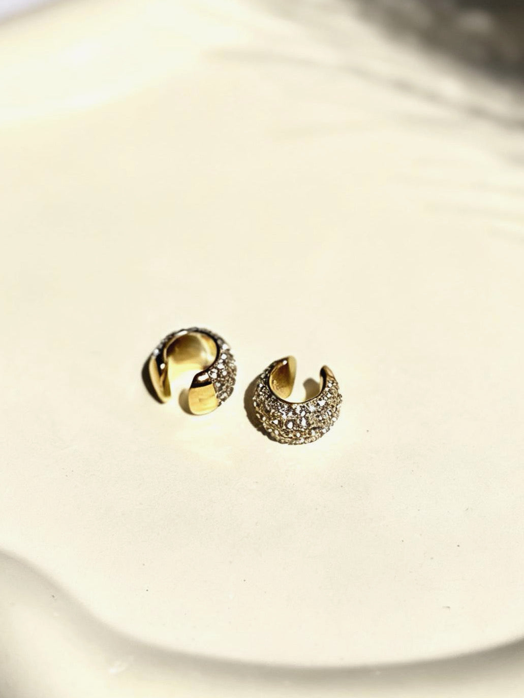 18k gold-plated chunky bold ear cuff — statement anti-tarnish, waterproof no-piercing single-piece cuff for festive and everyday ear stacks.
