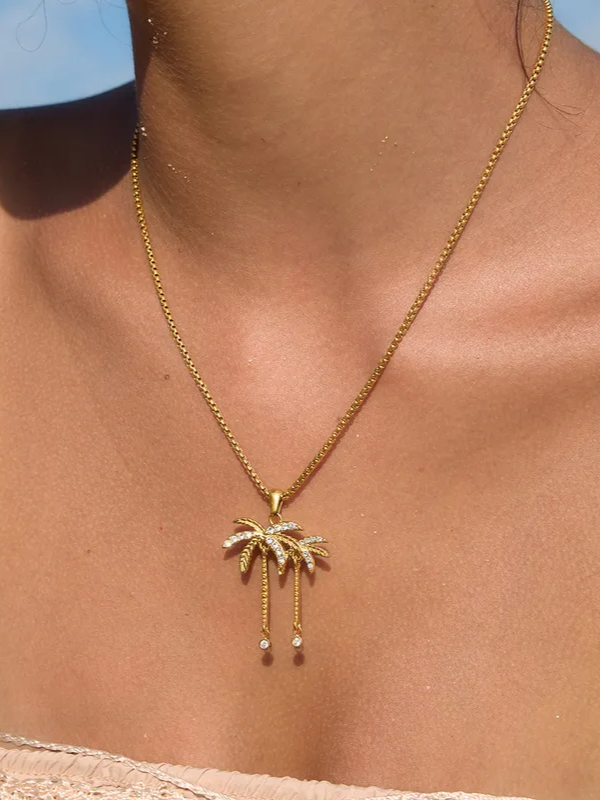 18k gold-plated beach shell pendant necklace — beach-inspired shell pendant, anti-tarnish and waterproof for summer, casual and gifting.
