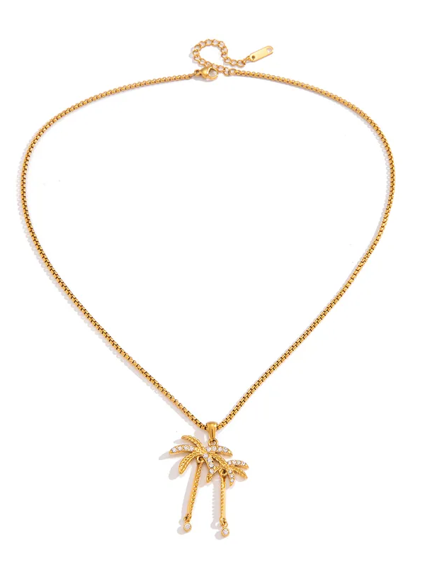 Styled view of beach shell pendant necklace — 18k gold-plated beach-inspired shell pendant for summer and gifting.