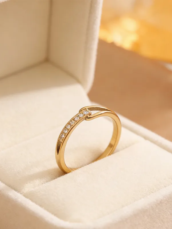 18k gold-plated statement gold ring — bold statement ring, anti-tarnish and waterproof for evening and festive looks.